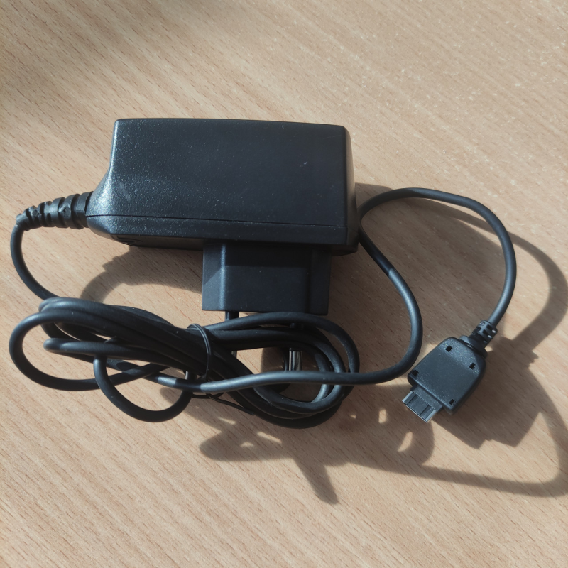 Зарядний пристрій LG KG 800 Зарядний пристрій LG KG 800