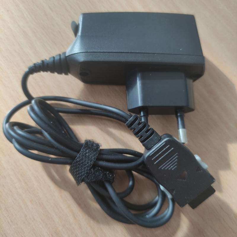 Зарядний пристрій Fly V09 Зарядний пристрій Fly V09